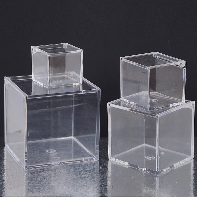 scatola in plexiglass trasparente