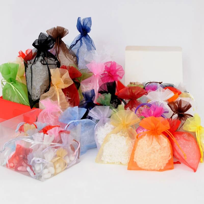 Confezione 25 sacchetti porta confetti di tulle con nastrino in raso colore  ROSSO. Misure: 9 x 7 cm